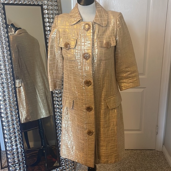 Glamorous Gold Shimmer Coat - Picture 2 of 5